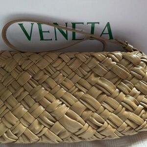 Brand new/never been worn Bottega Veneta Kalimero Cha-Cha